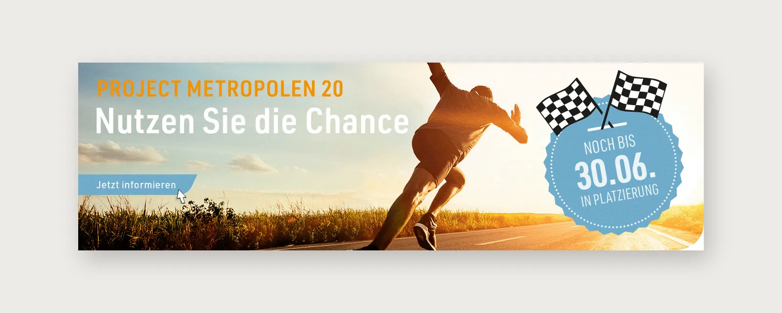 Webbanner »Nutzen Sie die Chance« mit Läufer im Gegenlicht und Zielflaggen